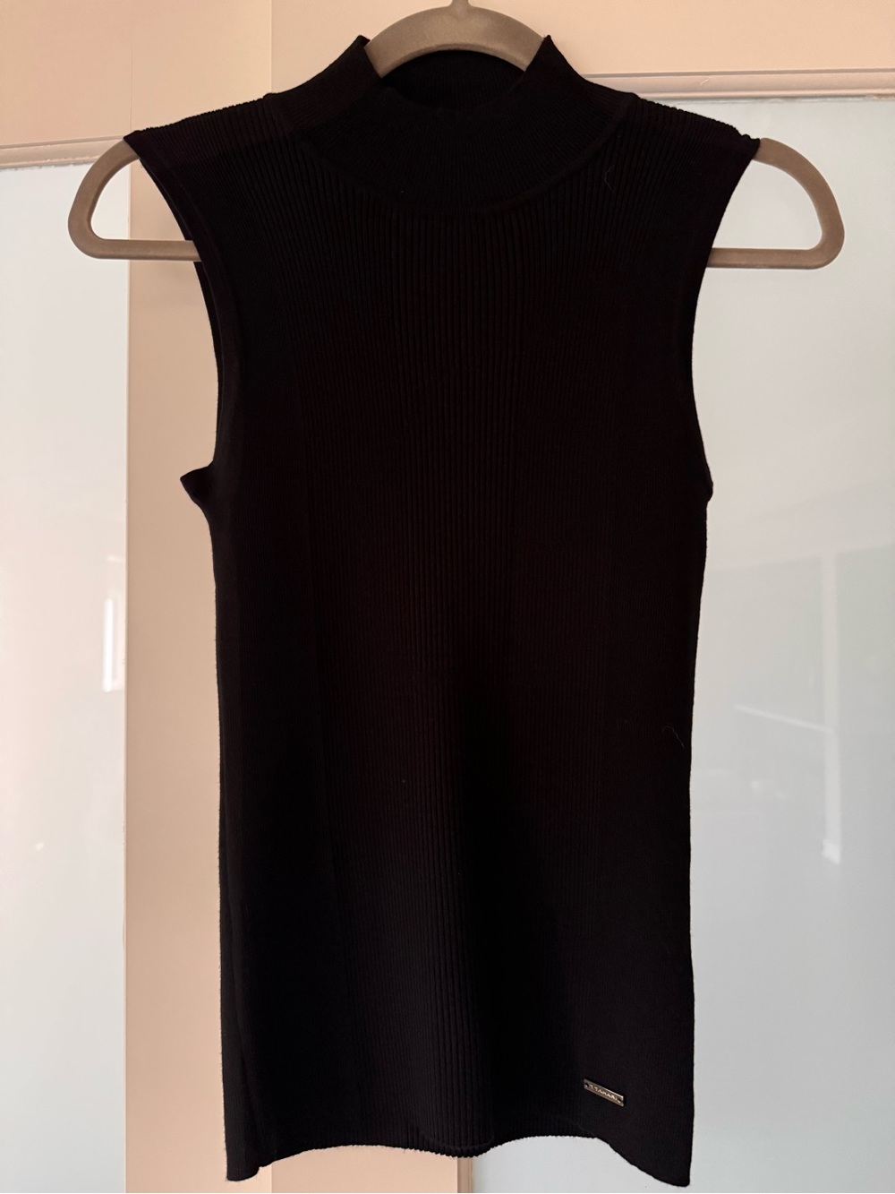 T Tahari Black Sleeveless Ribbed Mock Neck Tank